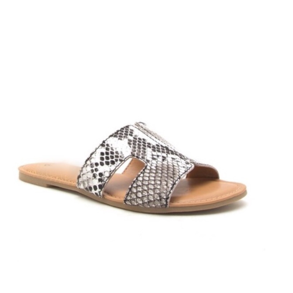 ๐บSALE๐บBlack and white snake print sandals - Picture 3 of 6